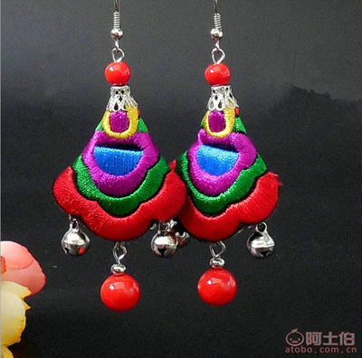 红鑫云南民族风复古耳环 传承工艺之美的演出佳品